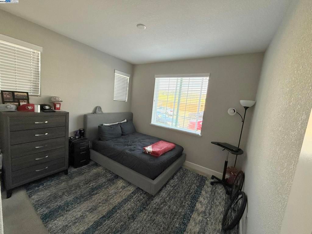 listing image 130728466553204254604