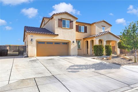 Photo of 12285 Del Sur ST, Victorville, CA 92392 (MLS # HD26114914)