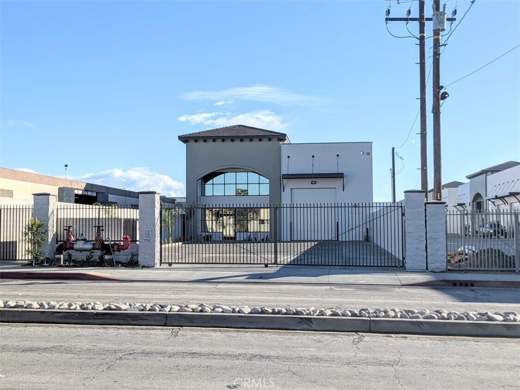 • Newly Built 2021, Stand Alone Building in Busy Street.
• Wide prime Santa Anita Street front for business visibility.
• 2 floor office space, total 1,500 SF, 4 offices.
• Land: 13,700 SF, Dimension: 52.5' x 261.2' +/-
• Height Clearance: 20' - 23' +/-
• Building: 8,600 SF, Dimension: 52' x 150' +/-
• Concrete Tilt-up, Sprinklers, Skylights, Front Yard, Parking: 9 Stalls