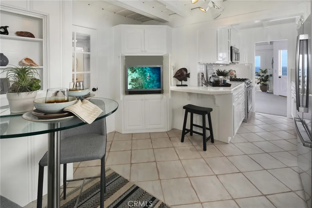 Laguna Beach, California 92651, United States, 3 Bedrooms Bedrooms, ,3 BathroomsBathrooms,Residential,Active,184758