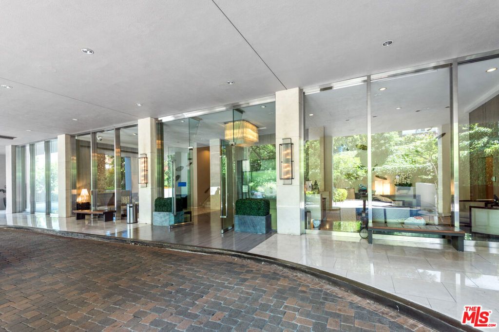 Photo of 865 Comstock Avenue #PHD, Los Angeles, CA 90024 (MLS # 25564229)