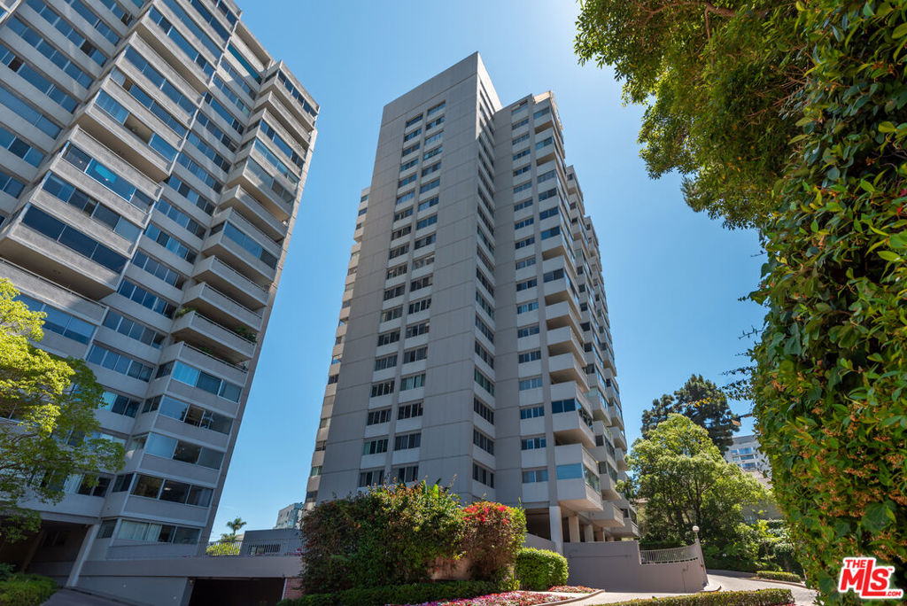 865 Comstock Avenue PHD