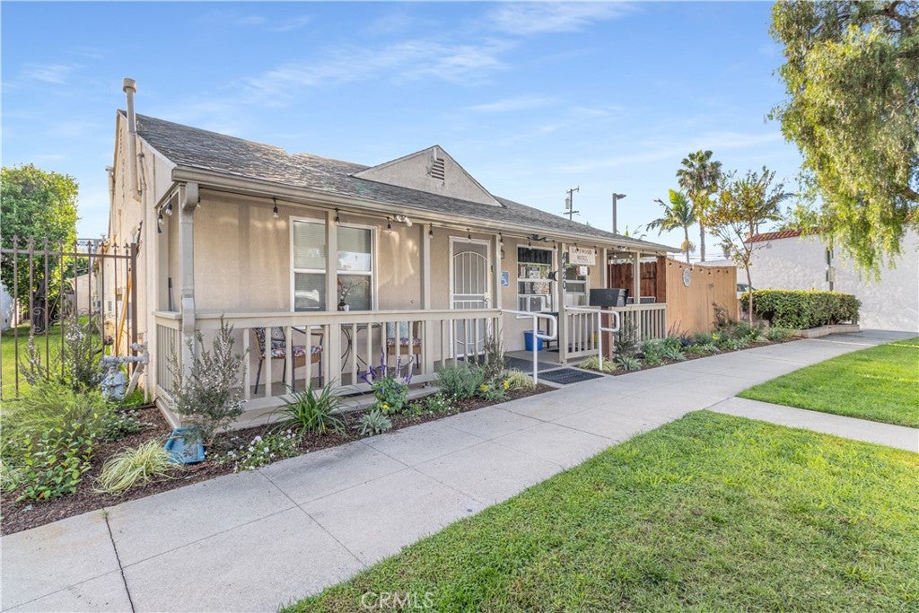 4420 4408 E Greenmeadow
