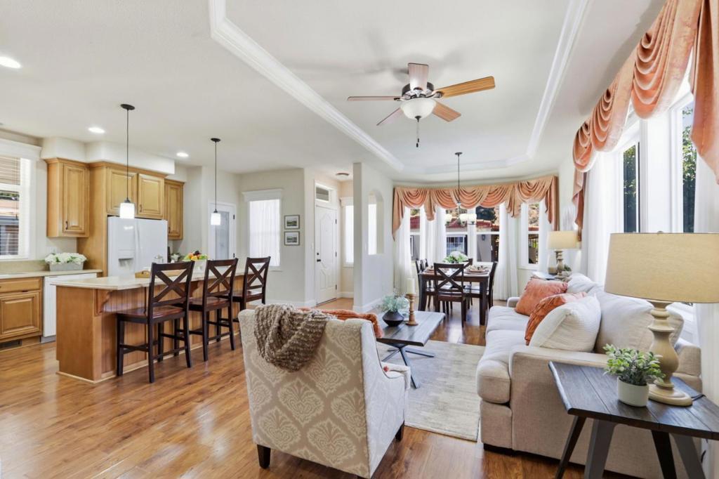 819 Villa Teresa Way 819