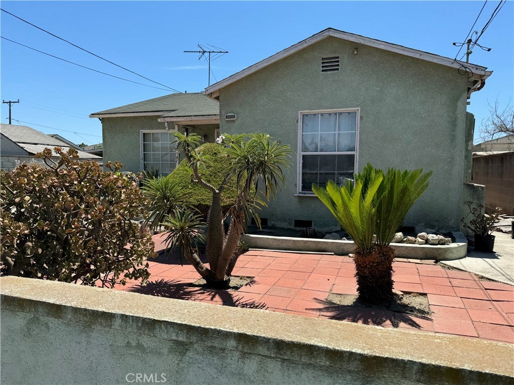 1418 W Burnett