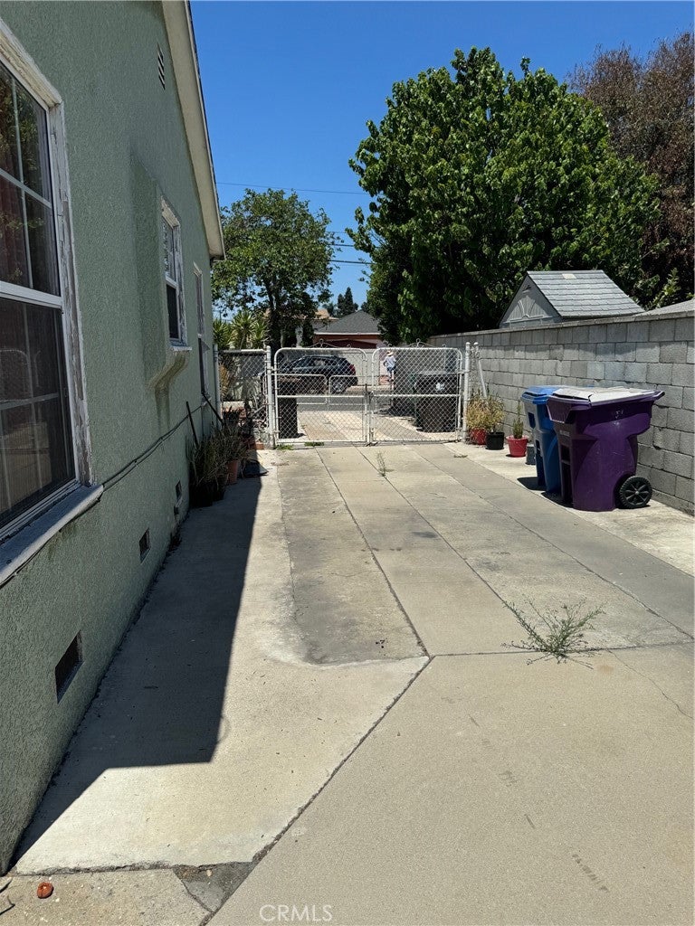 1418 W Burnett