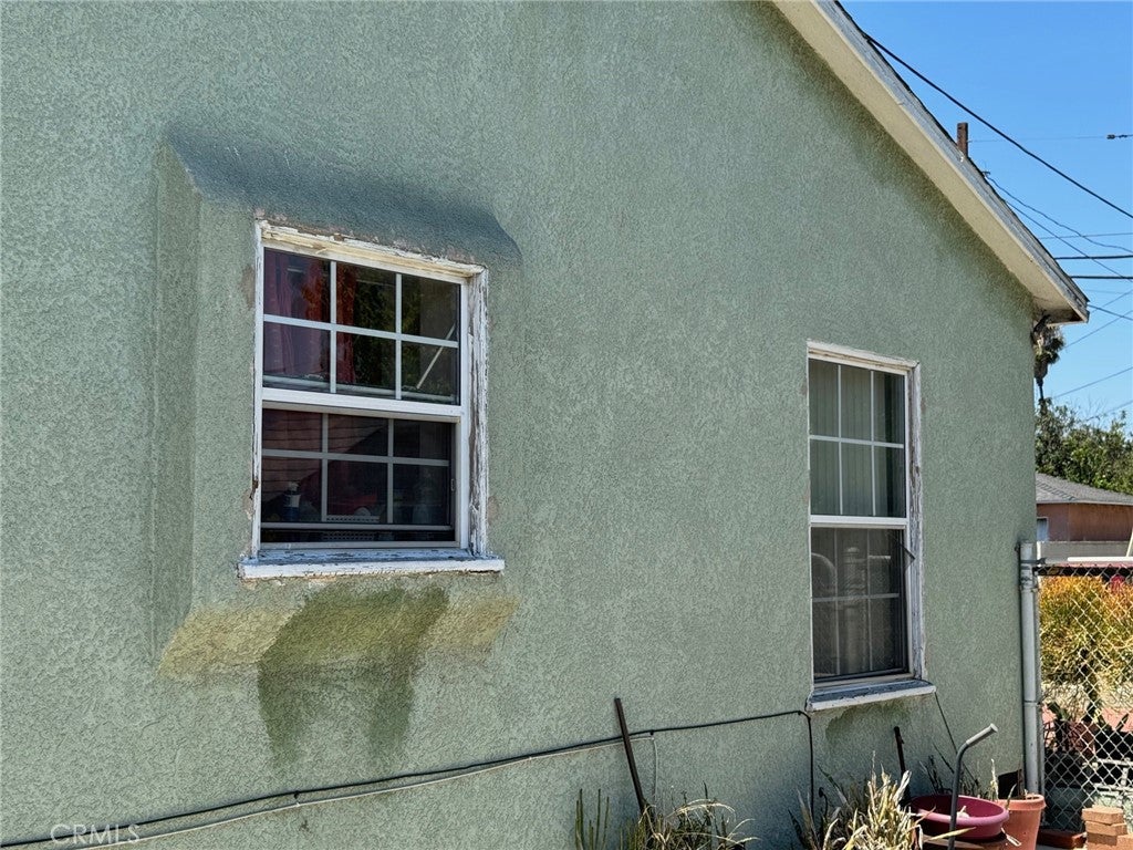 1418 W Burnett