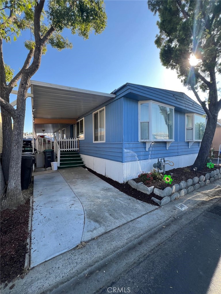 Don't miss this amazing opportunity! This home features 4 bedrooms and 2 baths and parking for up to 4 cars.
Situated in a welcoming, family- and pet-friendly community, you'll have access to fantastic amenities such as a large swimming pool, a clubhouse perfect for gatherings, an enclosed spa, and a playground. The location is unbeatable, near the Orange/Anaheim city border, close to shopping, dining, schools, and major attractions like Disneyland, Honda Center, Angel Stadium, and with easy access to the 57 and 91 freeways.