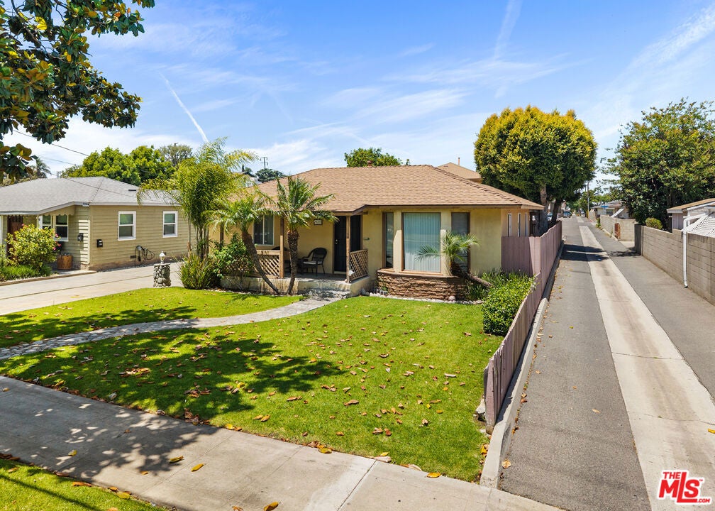 937 E Palmyra Avenue