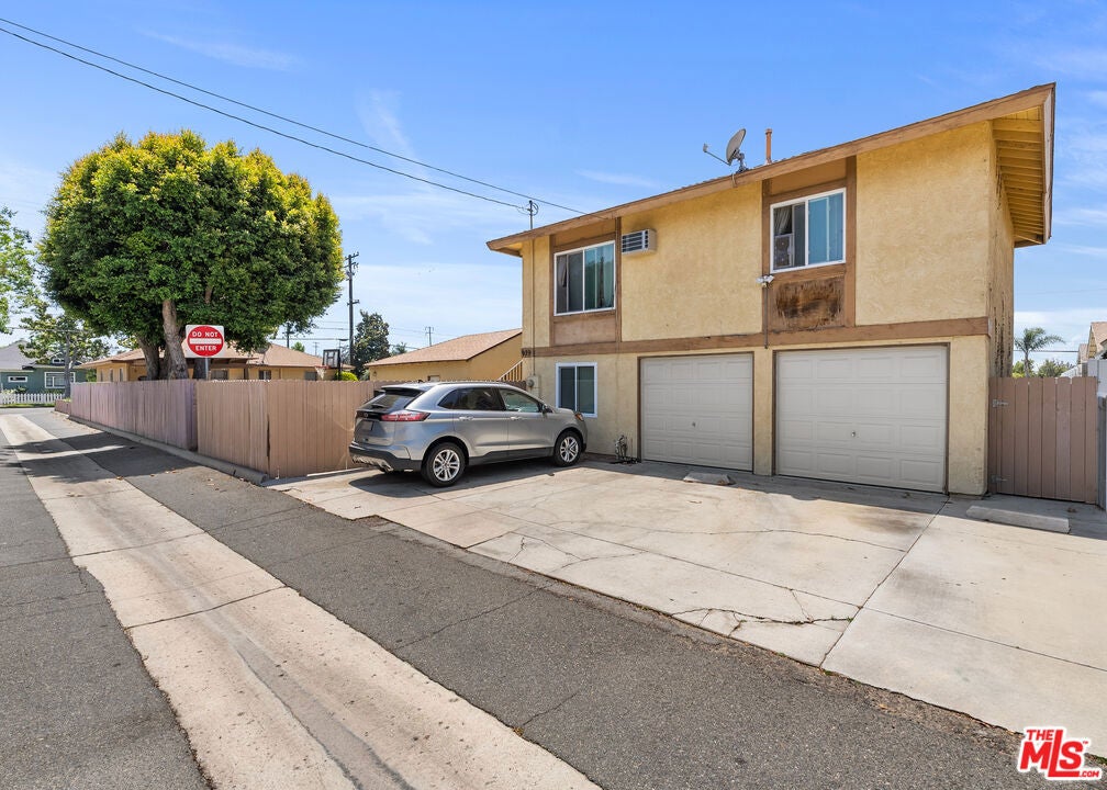 937 E Palmyra Avenue