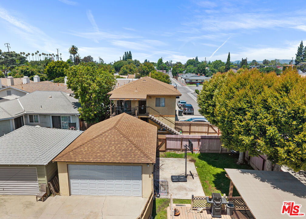 937 E Palmyra Avenue