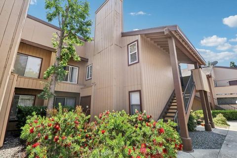 Photo of 6540 College Grove Dr Dr #30, San Diego, CA 92115 (MLS # 260005379SD)