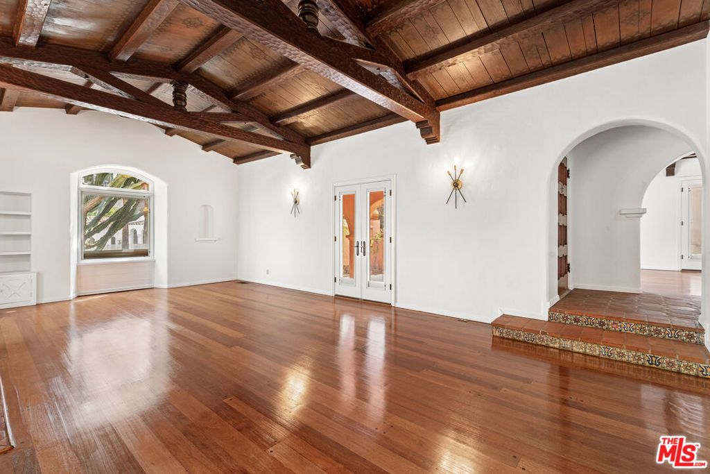 Photo of 931 S Ogden Drive, Los Angeles, CA 90036 (MLS # 25598179)