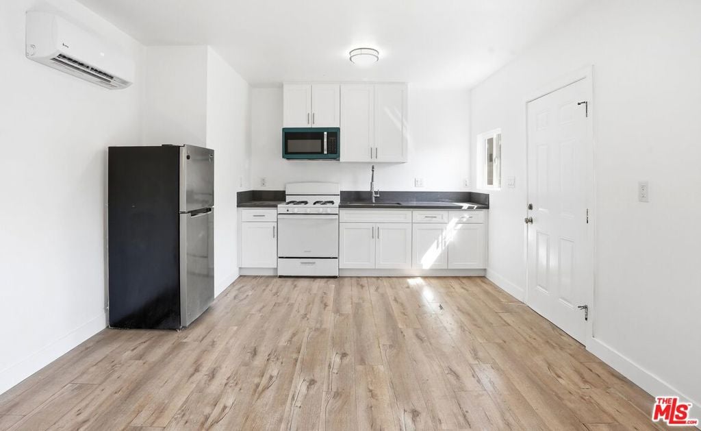 208 W 49th Street