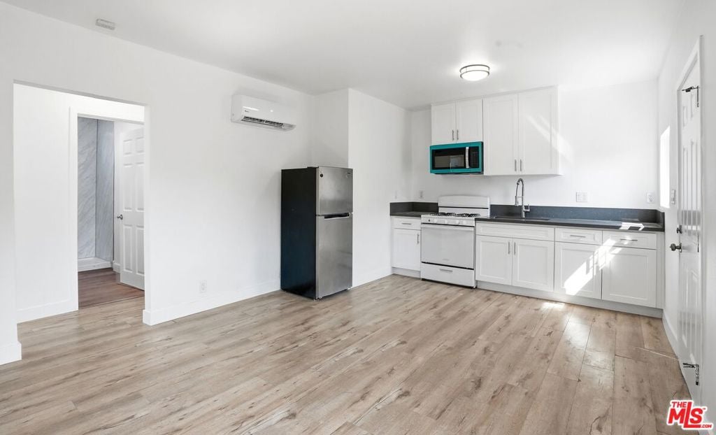 208 W 49th Street
