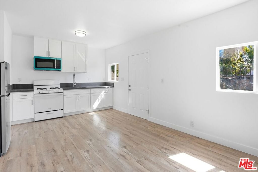 208 W 49th Street
