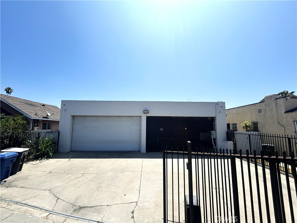 1404 Alamitos