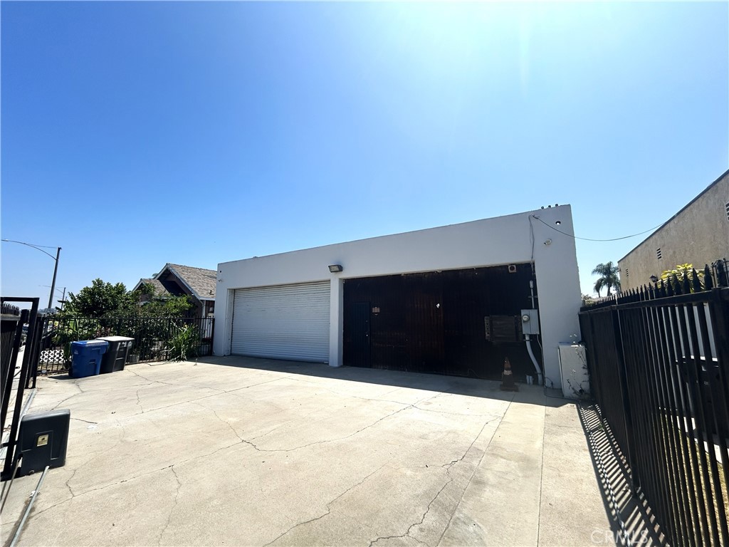 1404 Alamitos
