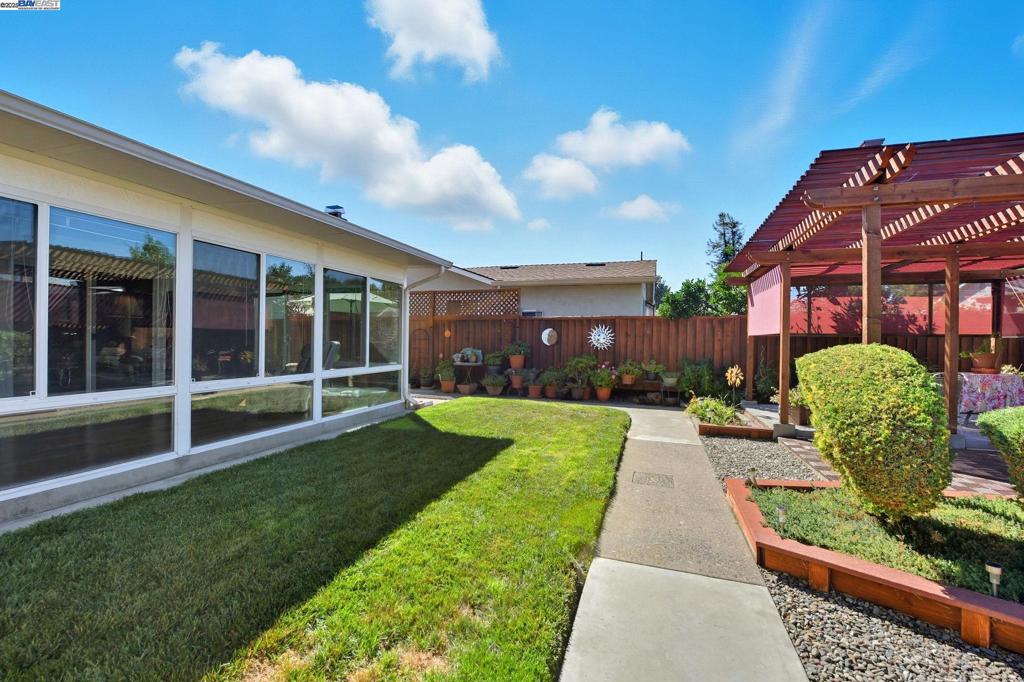 CREEKSIDE - Residential