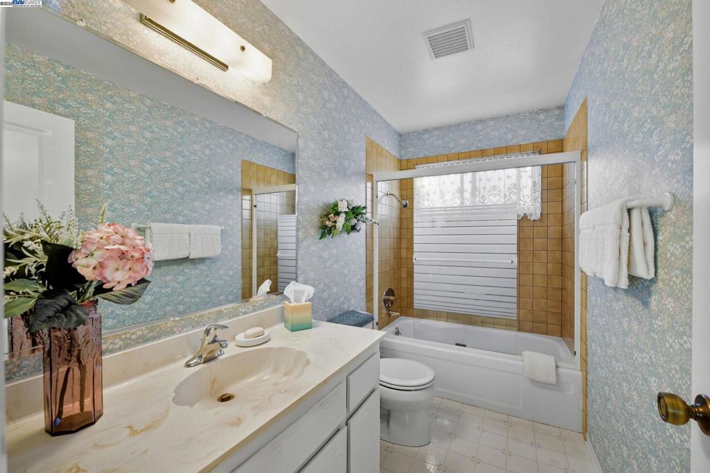 CREEKSIDE - Residential