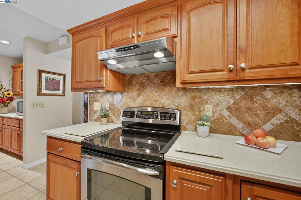 CREEKSIDE - Residential