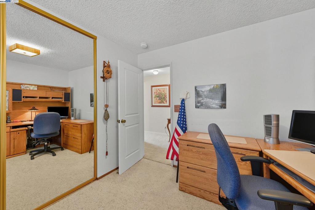 CREEKSIDE - Residential