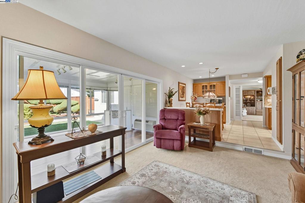 CREEKSIDE - Residential