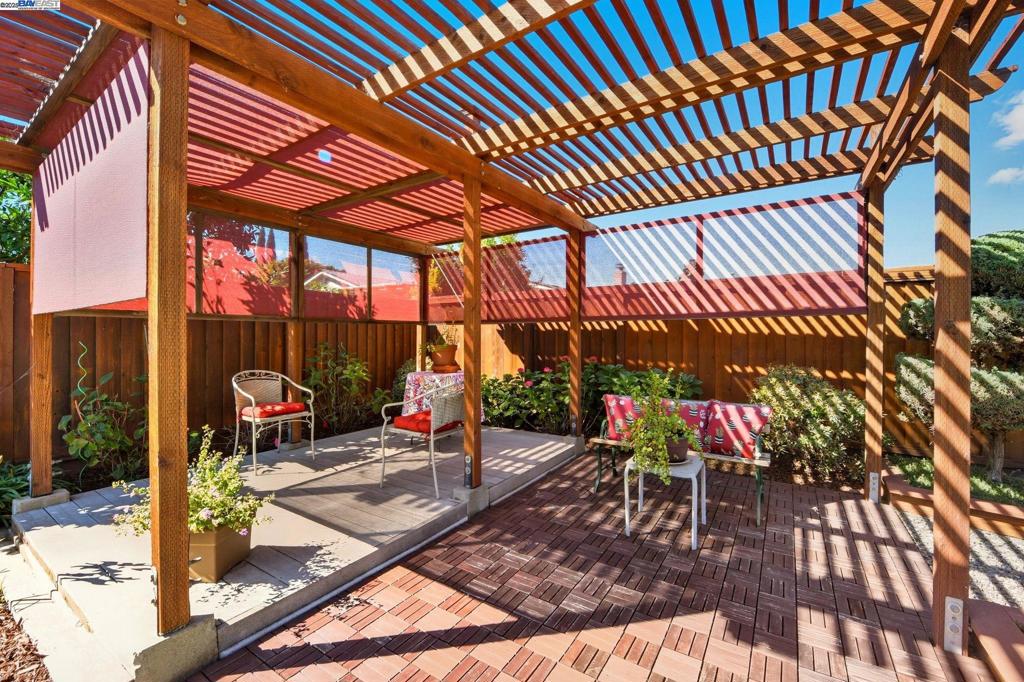 CREEKSIDE - Residential