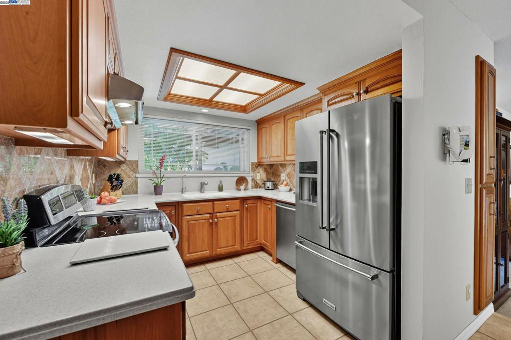 CREEKSIDE - Residential