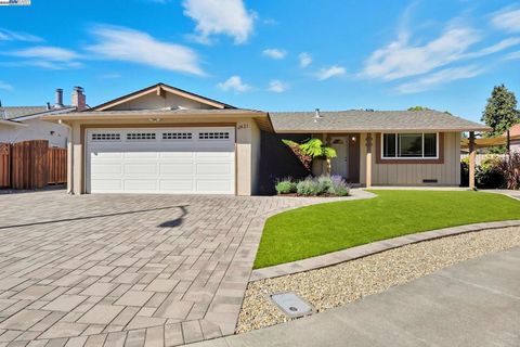 Photo of 2421 Maraschino Pl Pl, Union City, CA 94587 (MLS # 41115403) Photo of 2421 Maraschino Pl Pl, Union City, CA 94587 (MLS # 41115403)