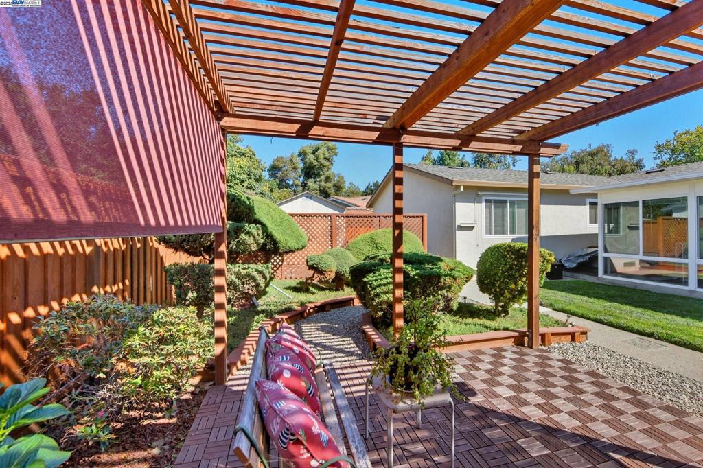 CREEKSIDE - Residential