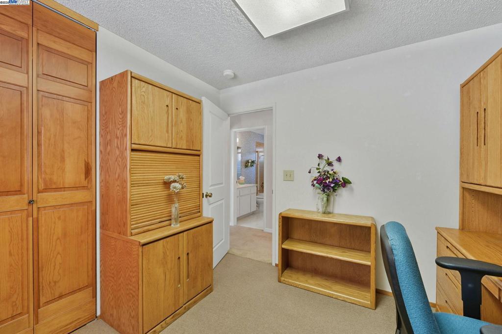 CREEKSIDE - Residential