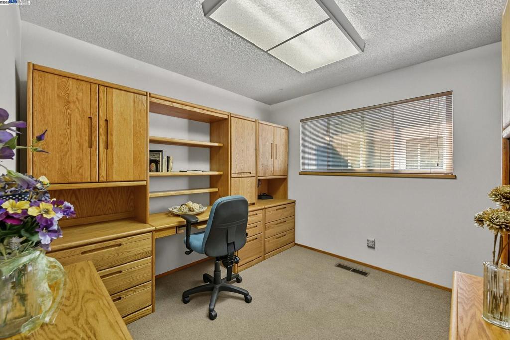 CREEKSIDE - Residential