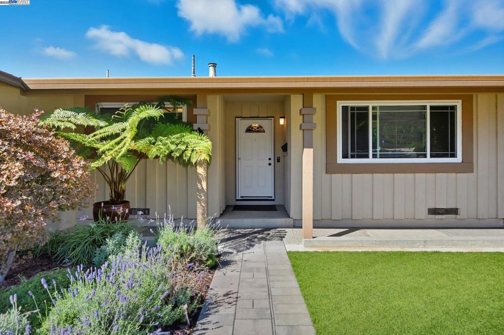 CREEKSIDE - Residential