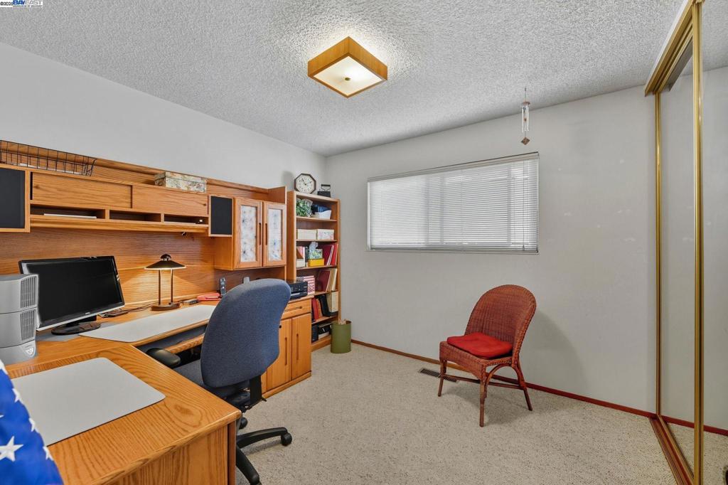 CREEKSIDE - Residential