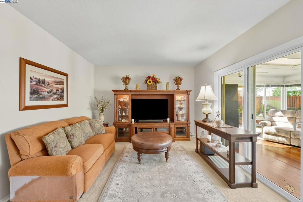 CREEKSIDE - Residential