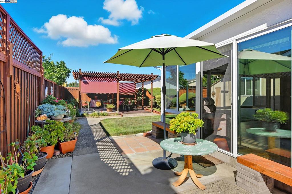 CREEKSIDE - Residential