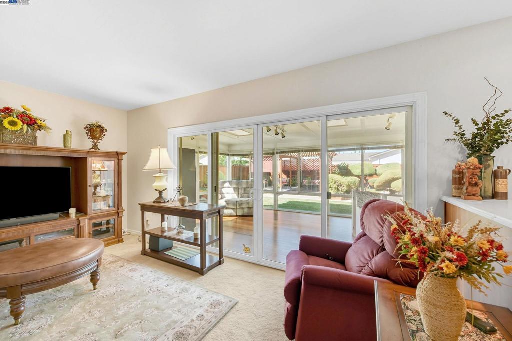 CREEKSIDE - Residential