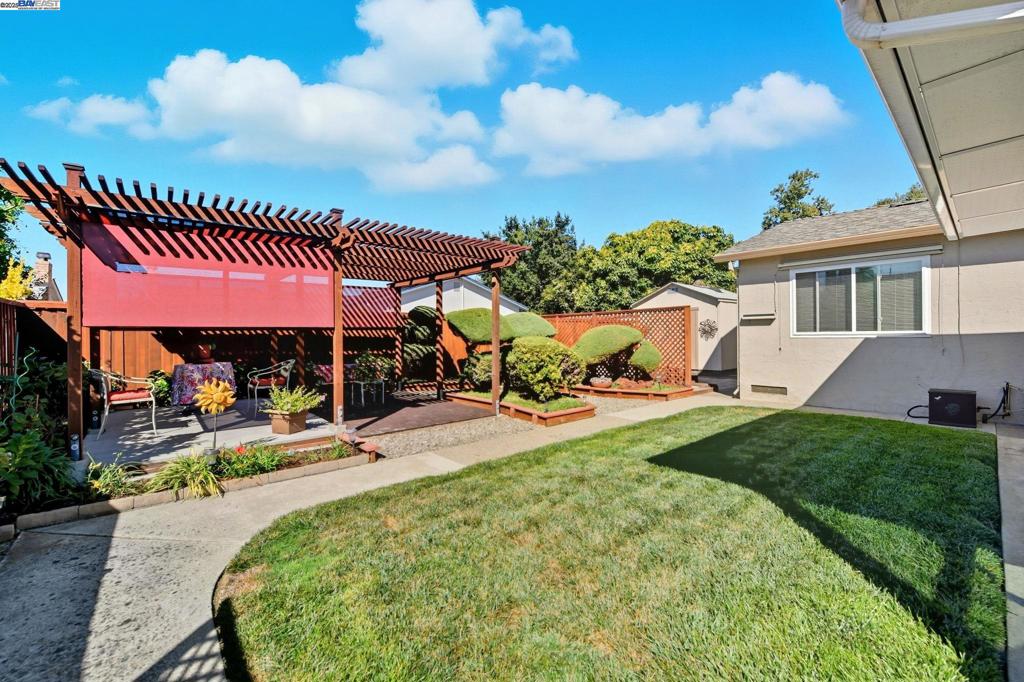 CREEKSIDE - Residential