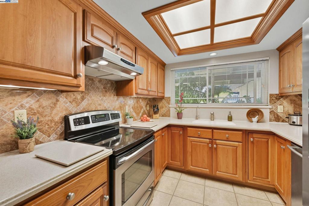 CREEKSIDE - Residential