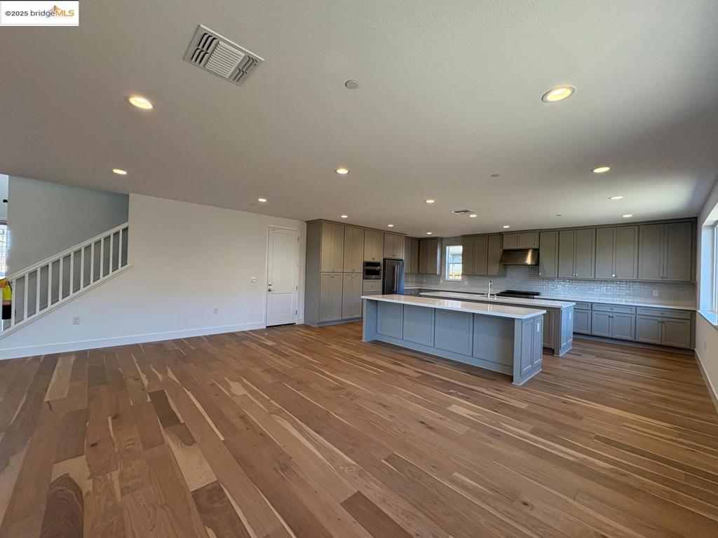 445 Trellis WAY