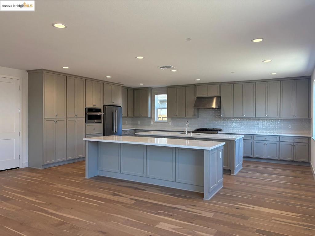 445 Trellis WAY