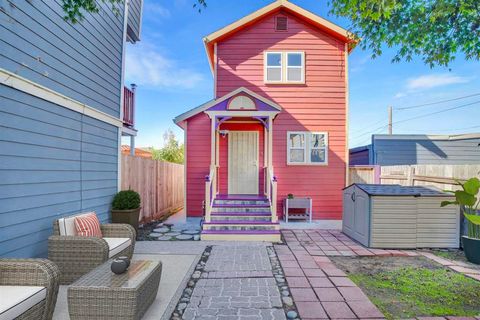 Photo of 1821 Grand St St, Alameda, CA 94501 (MLS # 41122737)