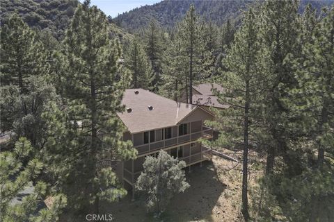 Photo of 1813 Woodland Drive, Pine Mountain Club, CA 93222 (MLS # SR26068243)