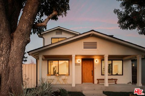 Photo of 3444 Redwood Avenue, Los Angeles, CA 90066 (MLS # 26642865)