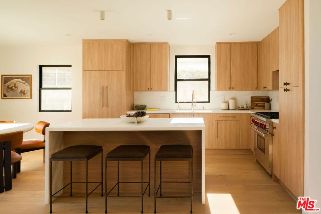 Photo of 3444 Redwood Avenue, Los Angeles, CA 90066 (MLS # 26642865)