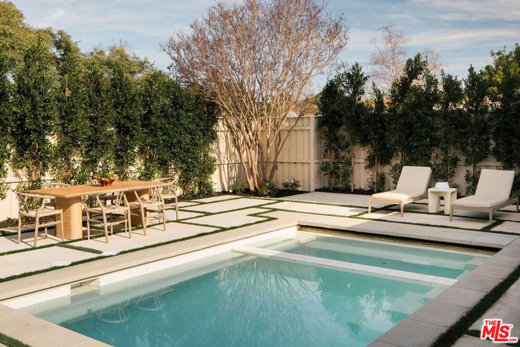 Photo of 3444 Redwood Avenue, Los Angeles, CA 90066 (MLS # 26642865)