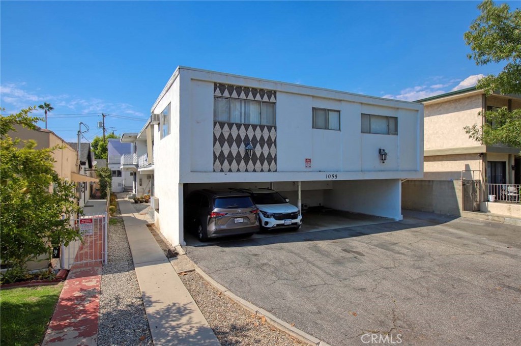 Unique and Prime investment opportunity 10 units in desirable Glendale Glenoaks area. Pride of ownership, Owns for about 50 years. Lowest price per unit in Glendale $255k/unit. Due to this long term ownership relationship with great tenants, the current rents have remained very low, leaving about 80% upside in rents Current rents are significantly below market, for 10 units totaling about $165,000 a year. One 3 bed 2 bath, Two 2 bed 1 bath, Five 1 bed 1 bath, Two single. The rents in the area for a 3 bedroom unit can be over $3,500, for 2 bed $2800 and 1 bed $2100 a month. Some TLC on this property current rents can potentially go up about $267,000 a year. The property is centrally located for commutes, supermarkets, restaurants and schools . Driving distance downtown Los Angeles, Burbank, Montrose, Americana and Glendale Galleria, NOHO district, Old Town Pasadena, and the Rose Parade, JPL. Local LA and Hollywood attractions include the Music Center, Disney Music Hall, and Hollywood Bowl.
This 10 units is truly one of a kind and great investment. Per seller, inside 6 units are updated, Has copper plumbing, newer water heater, walk way, all wall heaters and wall A/C’s, about 13 parking, Everything in this area sells quickly, priced right and will not last long in this market.