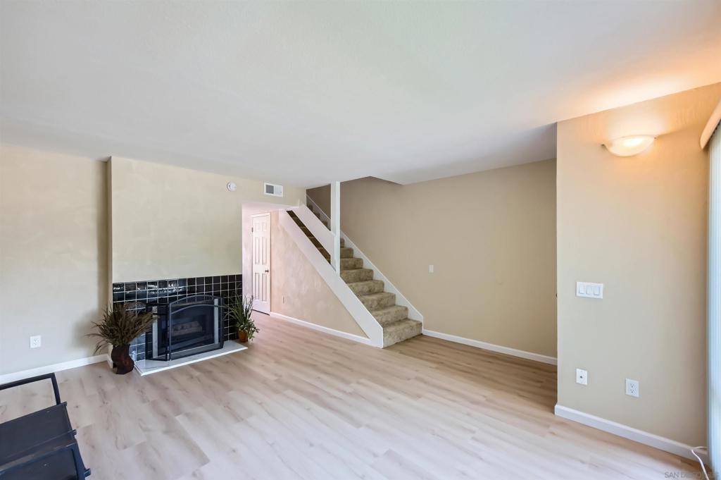 9289 Village Glen Dr 112