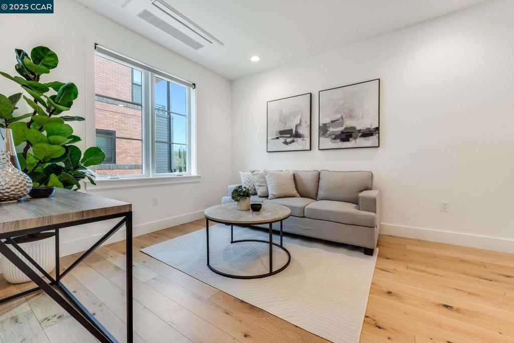 DOWNTOWN LAF - Residential